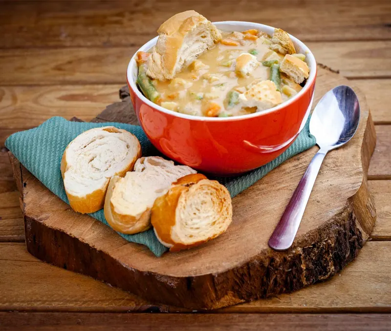 Sopa de legumes com pão